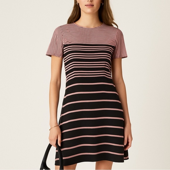Ann Taylor Dresses & Skirts - Ann Taylor striped short sleeve dress ❤️